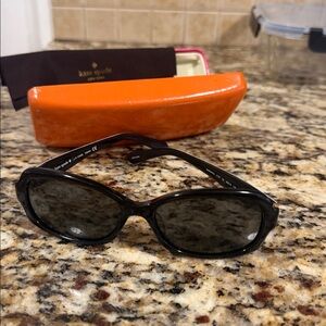 Kate Spade New York Darya sunglasses with case and cleaning cloth